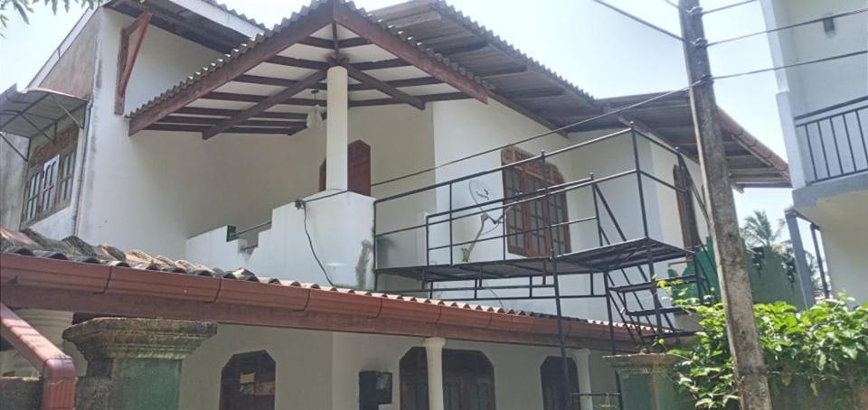 Subhas Apartment Unawatuna